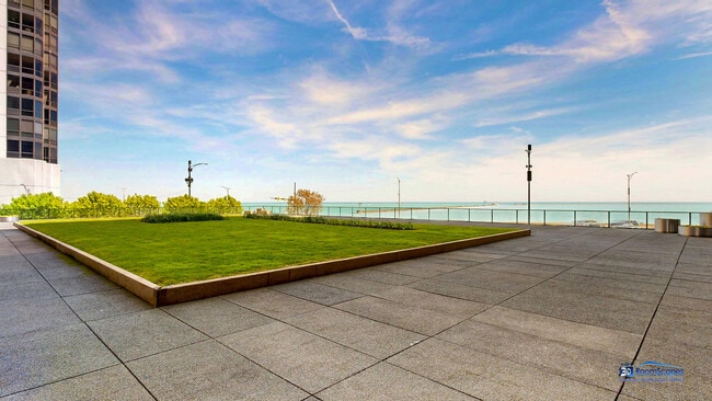 Building Photo - 910 N Lake Shore Dr
