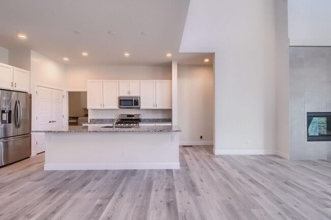 Building Photo - Luxury Paired Home in Golden!  3 bedrooms, 2.5 baths, 2-car garage!