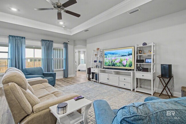 Building Photo - 3893 Mercury Cir