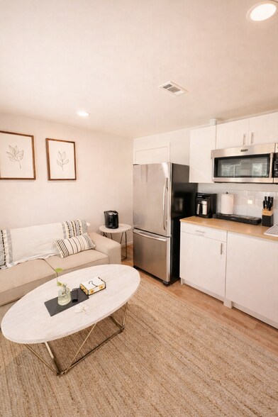 Building Photo - 7209 Carriage Hill Dr