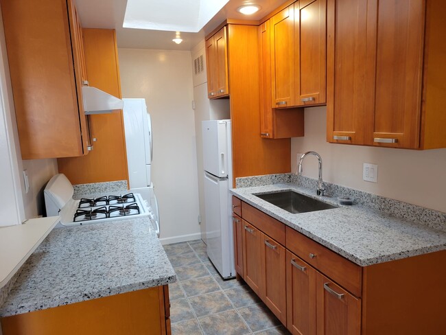 Building Photo - 2227 Roosevelt Ave