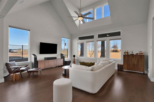 Building Photo - 7201 Avondale Dr