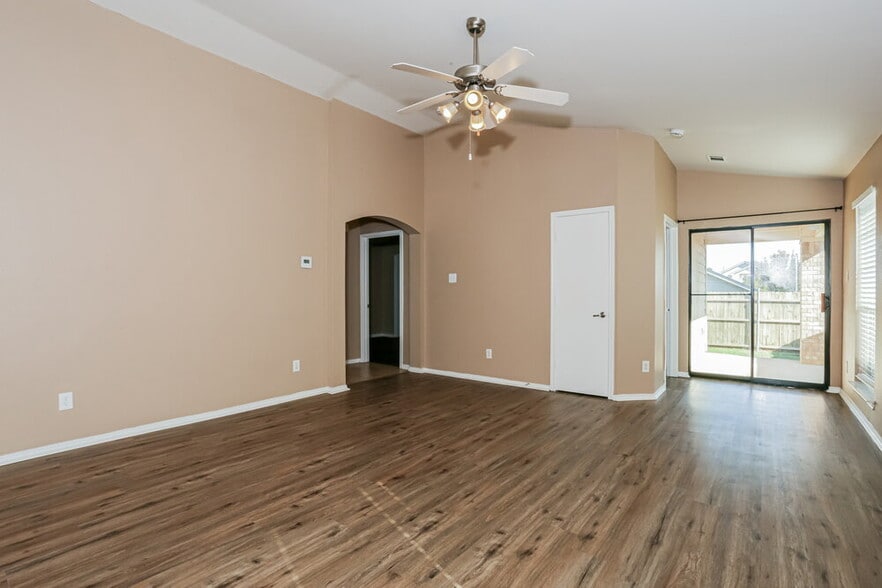 Building Photo - 6440 Regina Dr