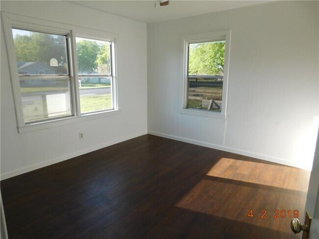 Building Photo - 407 North Dr