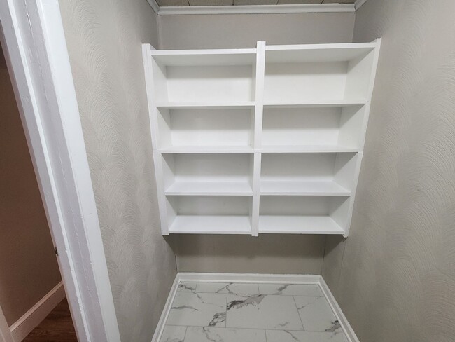 Building Photo - 651 Lincoln Way W