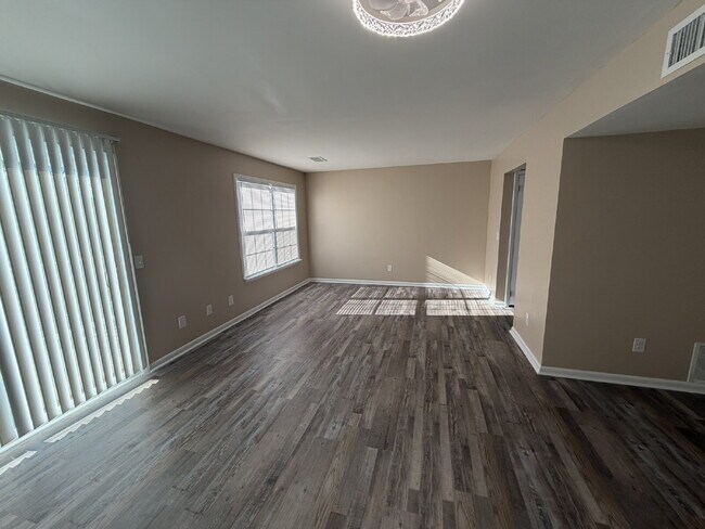 Building Photo - Townhouse for Rent