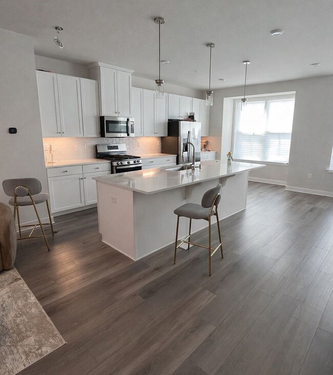 Building Photo - 104 S Durham Dr