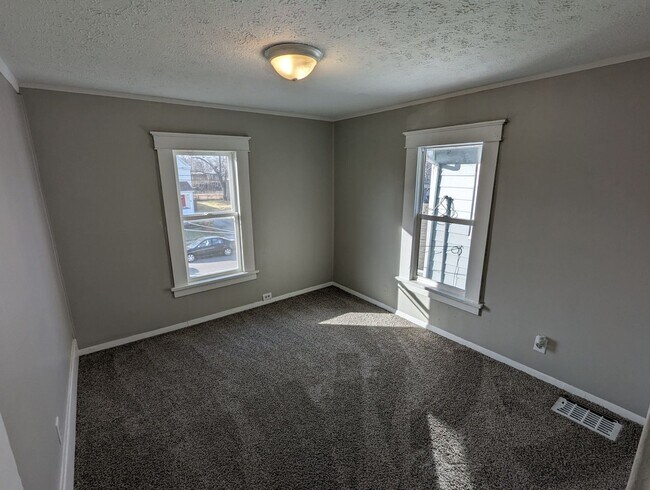 Building Photo - $599 Security Deposit Special