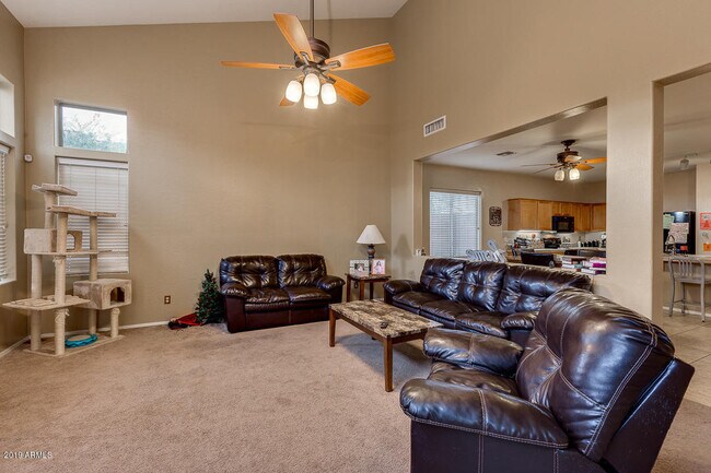 Building Photo - Charming 5 Bed 3 Bath Tolleson Home with S...