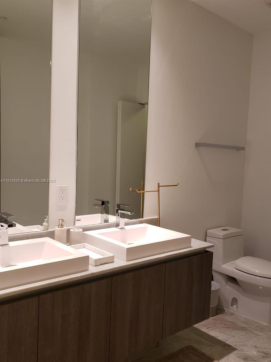 Building Photo - 801 S Miami Ave