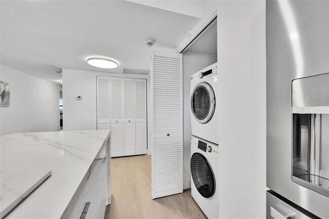 Building Photo - 5100 N Ocean Blvd