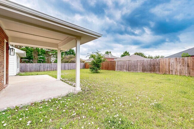 Building Photo - 123 Hackberry Trail