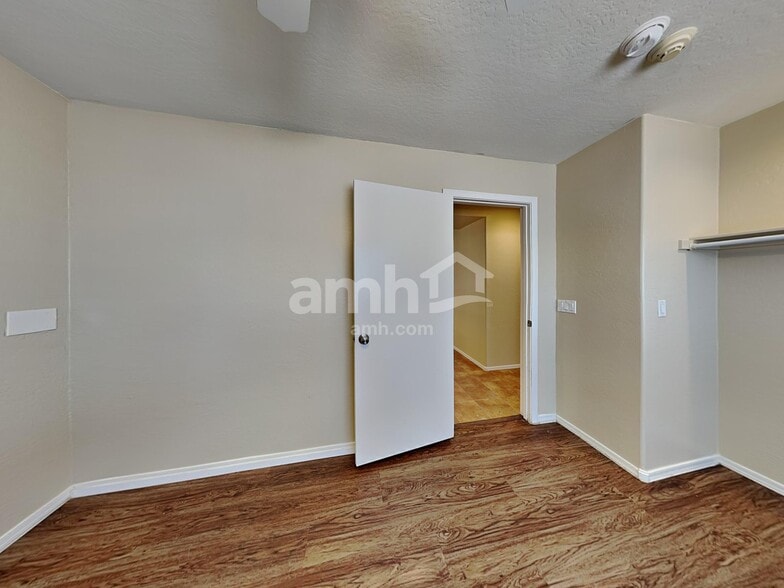 Building Photo - 10406 W Miami St