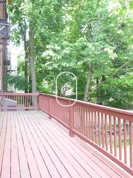 Building Photo - 39 Delle Ave