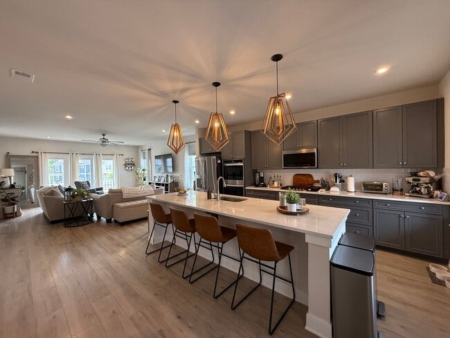 Building Photo - Gorgeous Potomac Shores End Unit Townhome