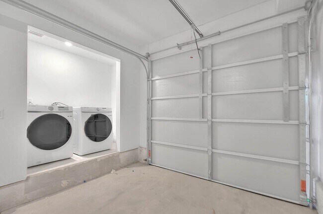 Building Photo - 5850 Vineland Ave