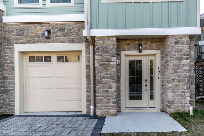 Building Photo - 17 Wilson St