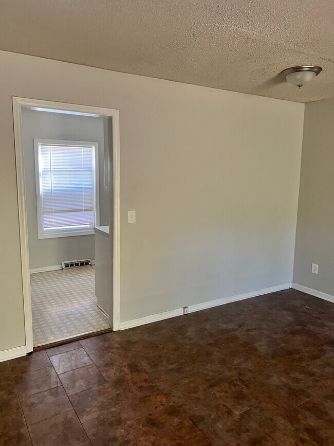 Building Photo - 8600 Countryshire Ln