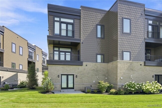 Building Photo - 264 Lakefront Blvd
