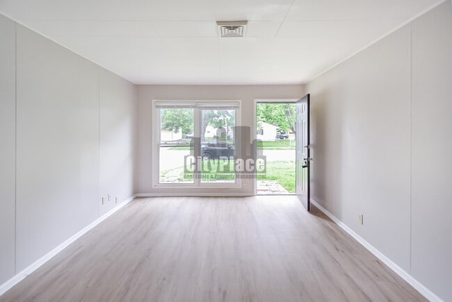 Building Photo - 5801 Westhaven Dr