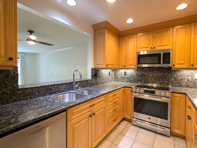 Building Photo - 8850 Villa La Jolla Dr