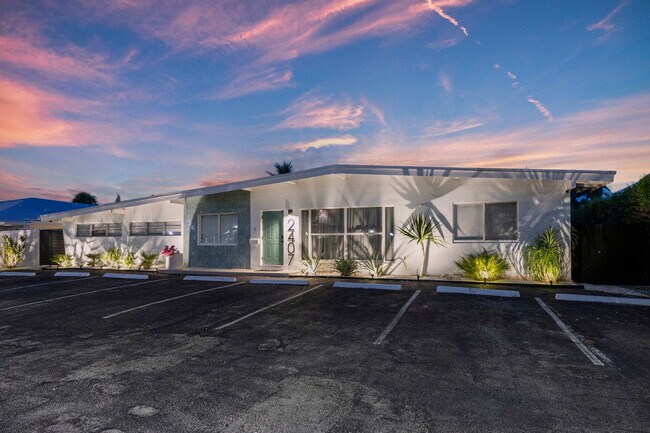 Building Photo - 2407 NE 33rd Ave