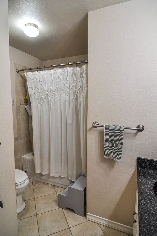 Building Photo - Beautiful 4 Bed 2.5 Bath in South Lubbock!