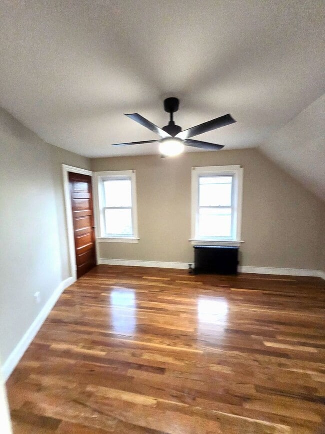 Building Photo - 848 Smith St