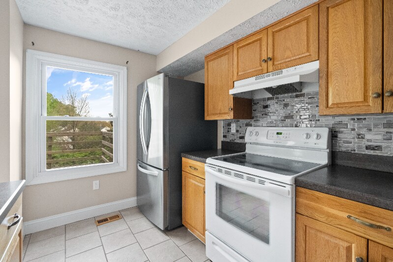 Building Photo - 131 Spruce Woods Ct