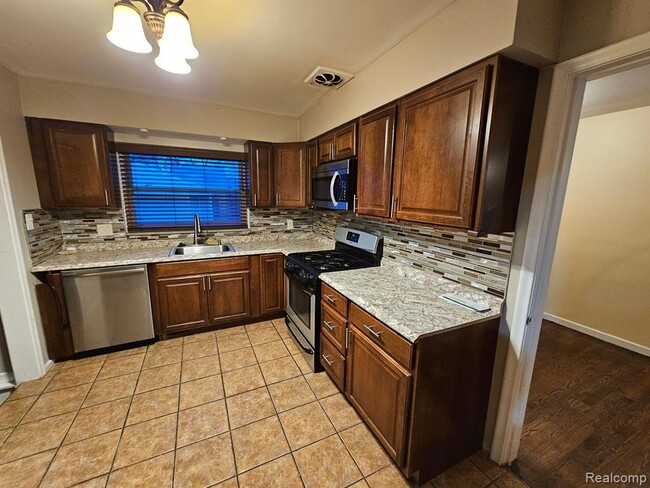 Building Photo - 1501 Silvery Ln
