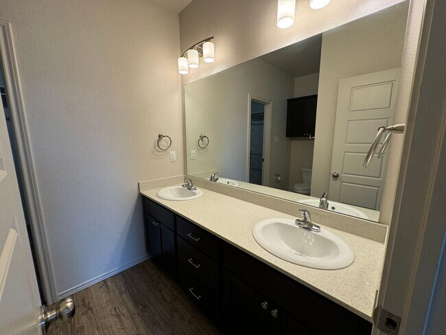 Building Photo - Cooper ISD- Luxury Duplex in Southwest Lub...
