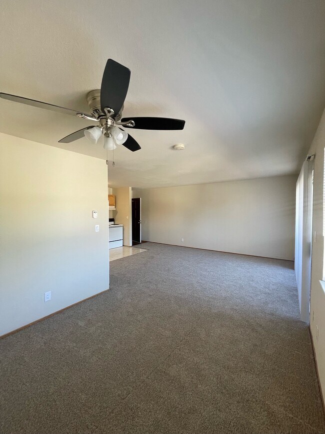 Building Photo - 1045-1055 Lewis St