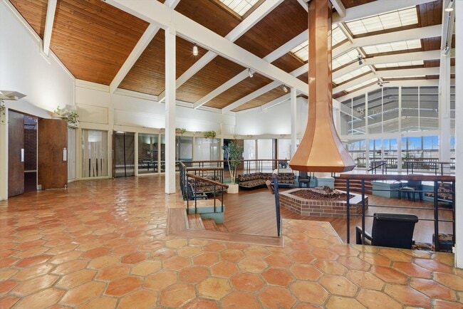 Building Photo - 4000 Triumvera Dr