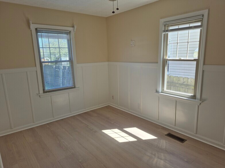 Building Photo - 2827 S 10th St