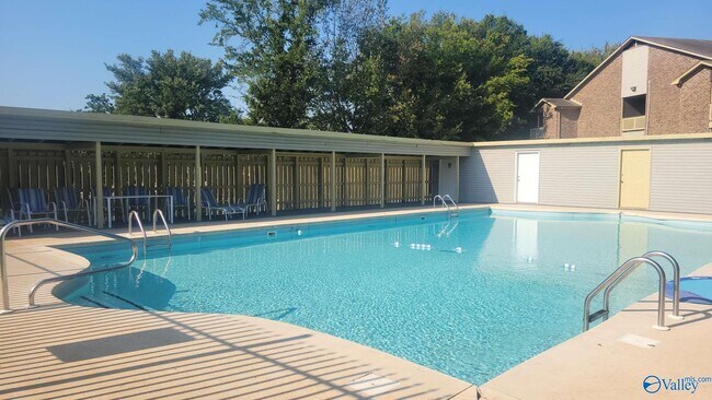 Building Photo - 4988 7 Pine Cir