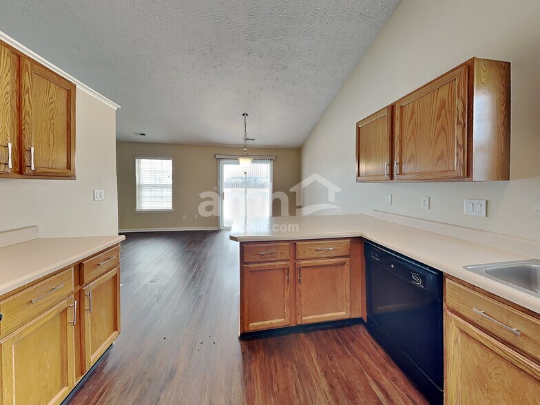 Building Photo - 6002 Candlewick Dr