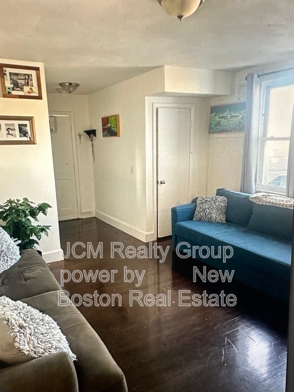 Building Photo - 502 Beach St