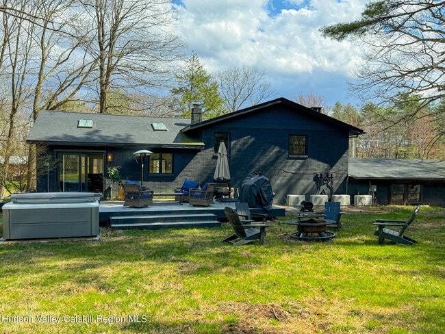 Building Photo - 13 Arnold Dr