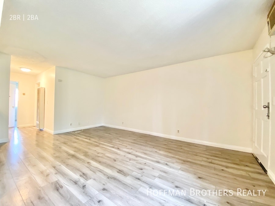 Building Photo - 815 Centinela Ave