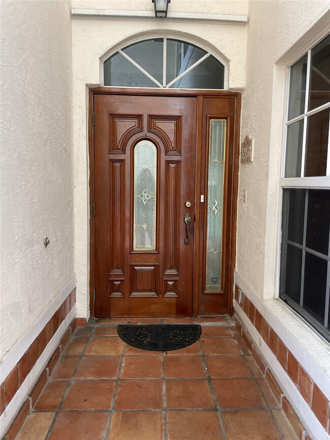 Building Photo - 2605 Bay Dr