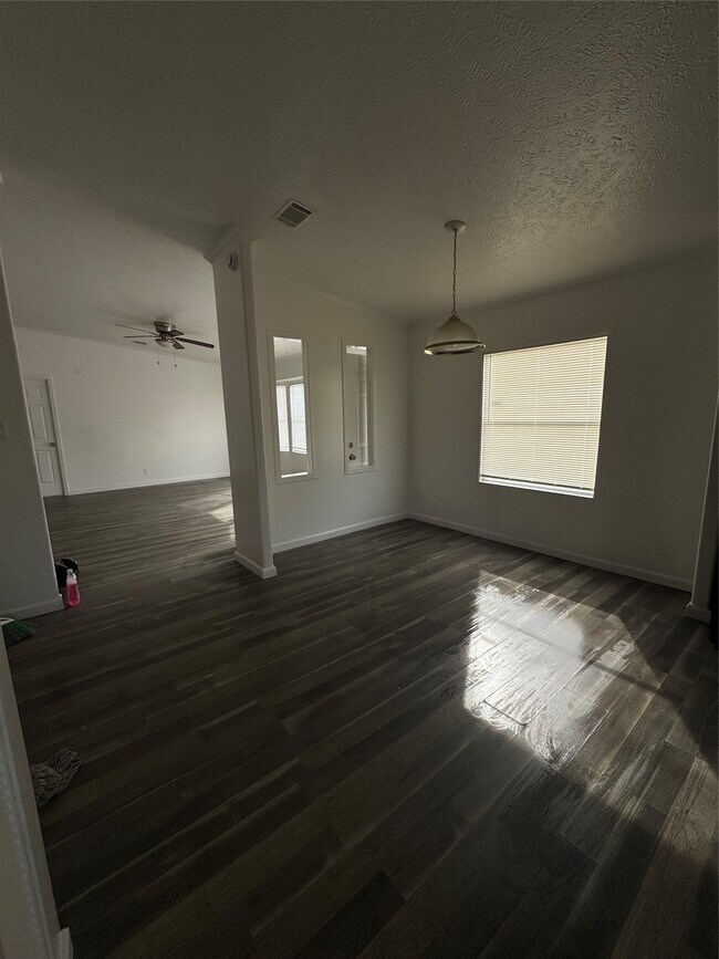 Building Photo - 12011 Greensbrook Forest Dr