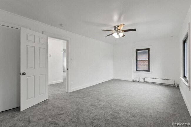 Building Photo - 18030 Santa Barbara Dr