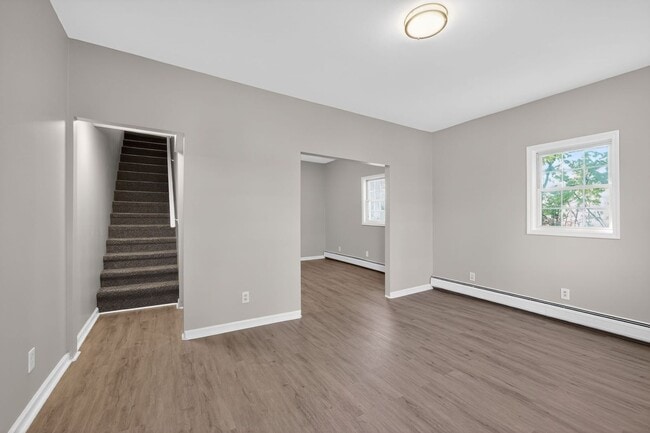 Building Photo - Charming 3BR Duplex in Dunmore