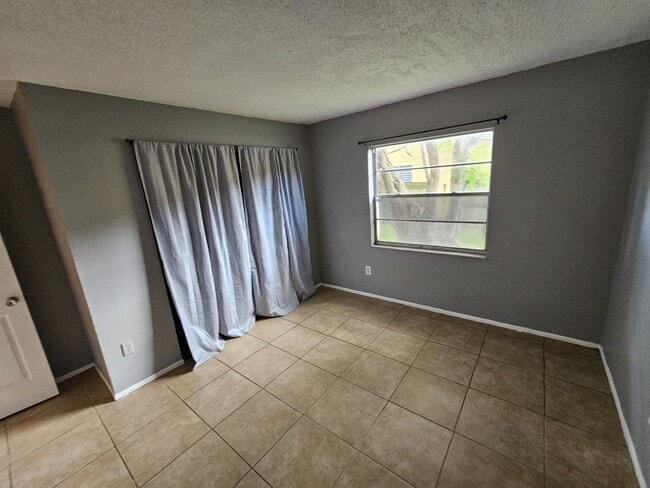 Building Photo - 1409 Laura St