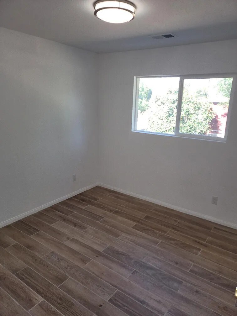 Building Photo - 9612 Petite Ln