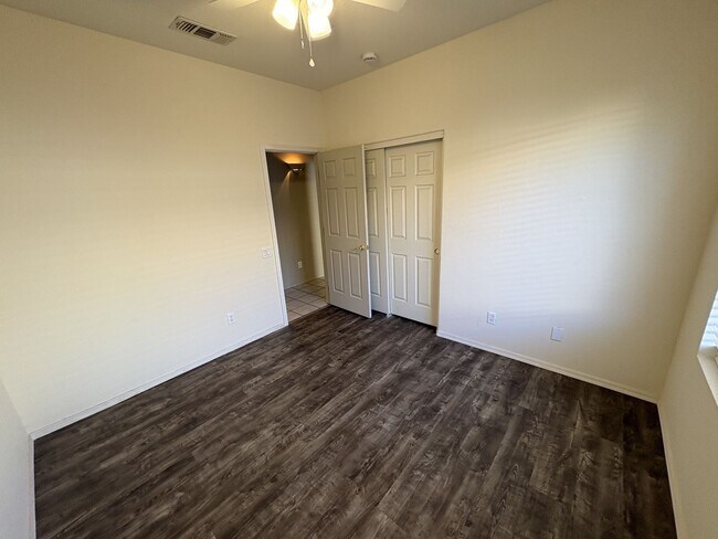 Building Photo - Great eastside location Pet friendly