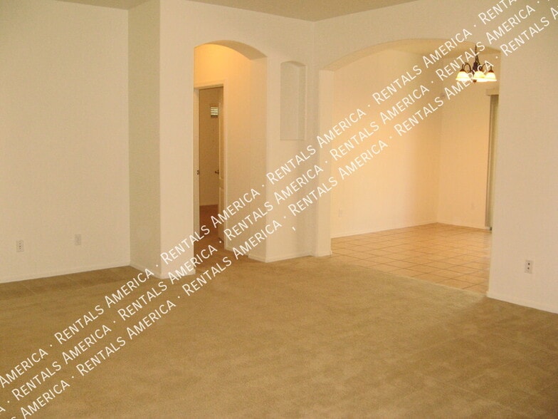 Building Photo - 1378 W Brangus Way