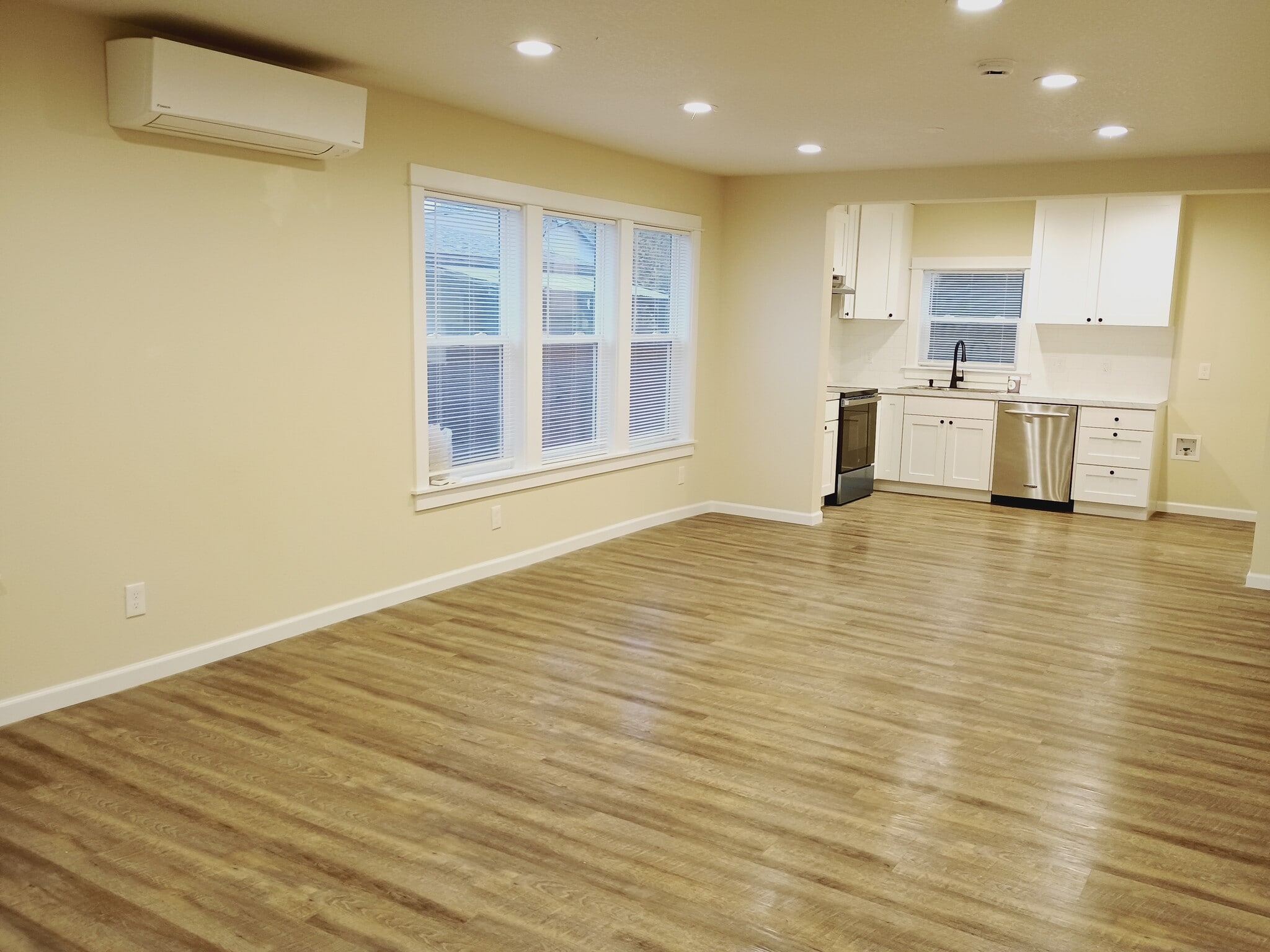 Building Photo - 642 Weed Ave