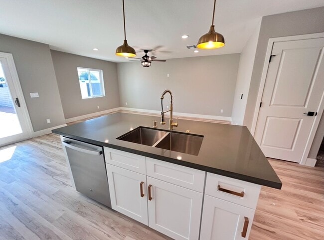 Building Photo - Beautiful New 3 Bedroom Phoenix home with Den/Loft! No HOA