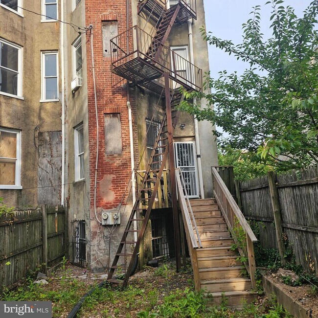 Building Photo - 813 N Fulton Ave